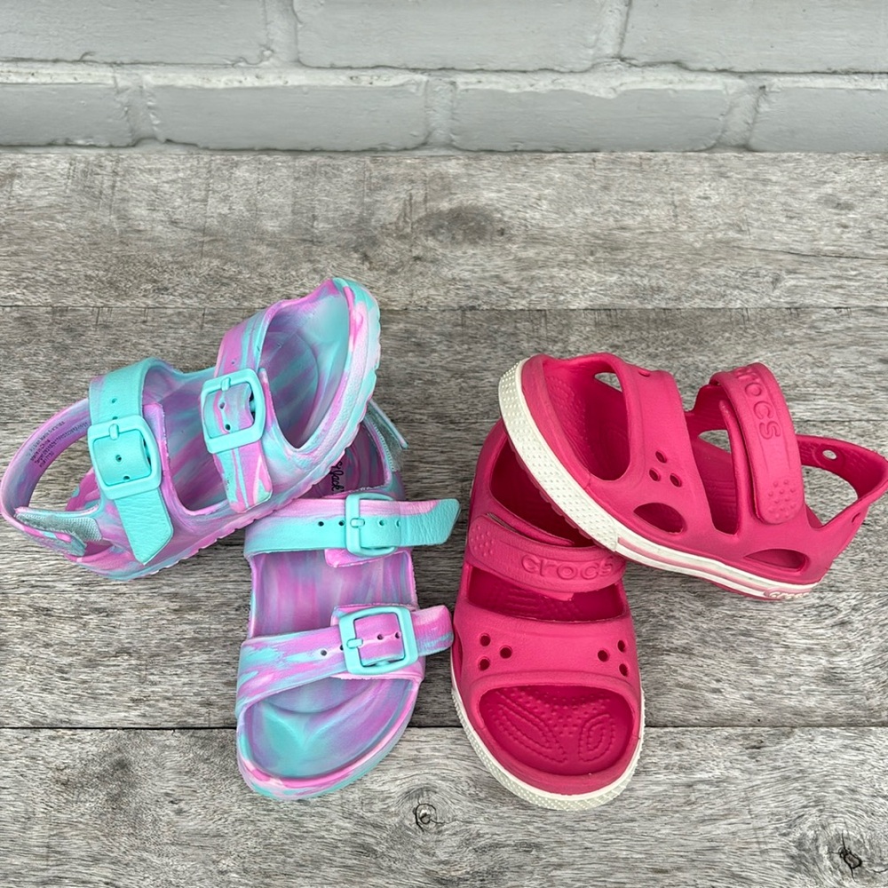 Crocs and Cat & Jack sandals toddler size 10 - bundle of 2